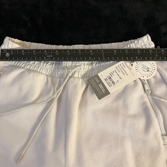 Vuori Aspen Jogger Wind Pro White NWT M - Picture 5 of 10